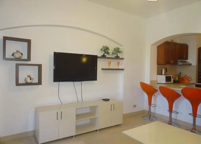 Warm One Bedroom At West Golf Y62 Daire *