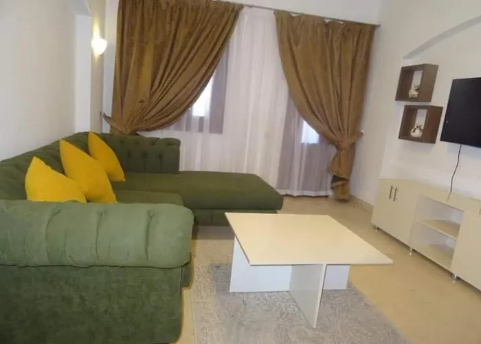 Warm One Bedroom At West Golf Y62 Daire
