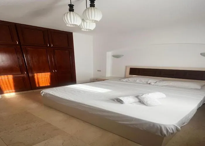 Warm One Bedroom At West Golf Y62 *